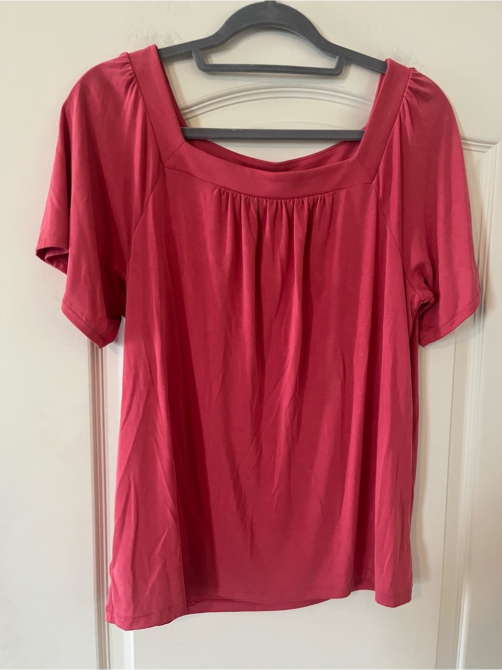 Loft Women’s Short Sleeve Top - Raspberry Pink- Soft, Flowy Size Medium